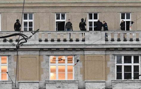 Lo que sabemos sobre el tiroteo en una universidad de Praga, República Checa, que dejó al menos 14 muertos y 25 heridos